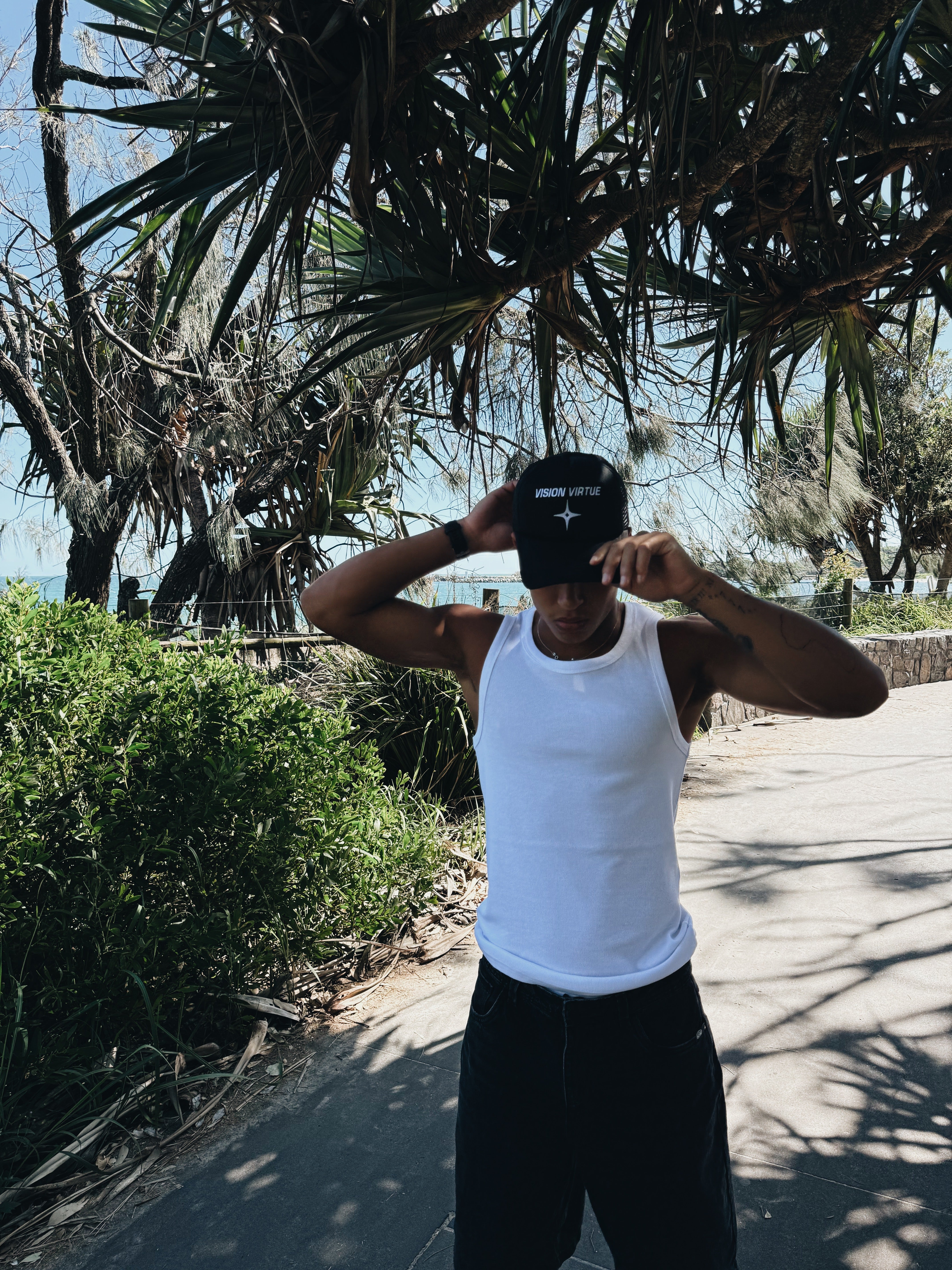 ViVi Black Trucker